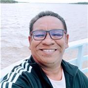 Professor de matemática, experiência de mais de 17 anos, didática bem definida, acessível, prático e acima de tudo responsável